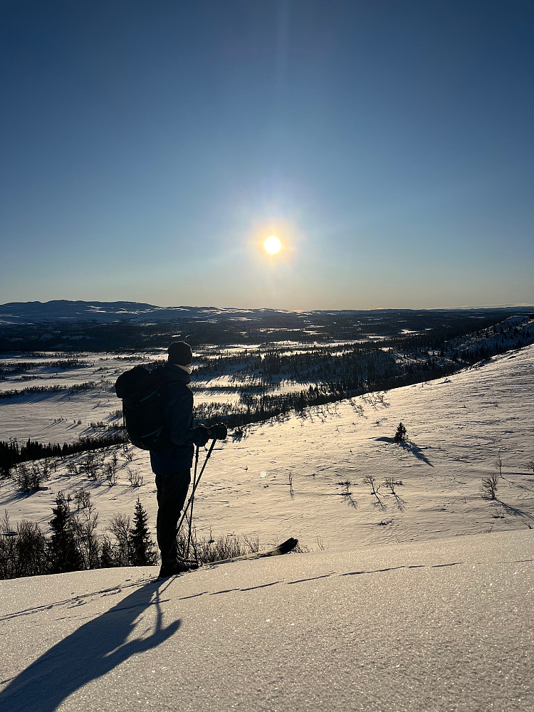 På fjellet mellom Snuen (1179 m) og Røssjøkollane (1287 m).