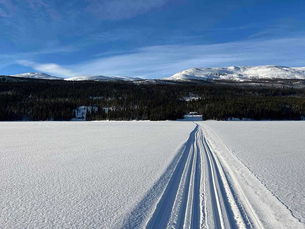 Scooterspor over Espedalsvatnet (722 m).