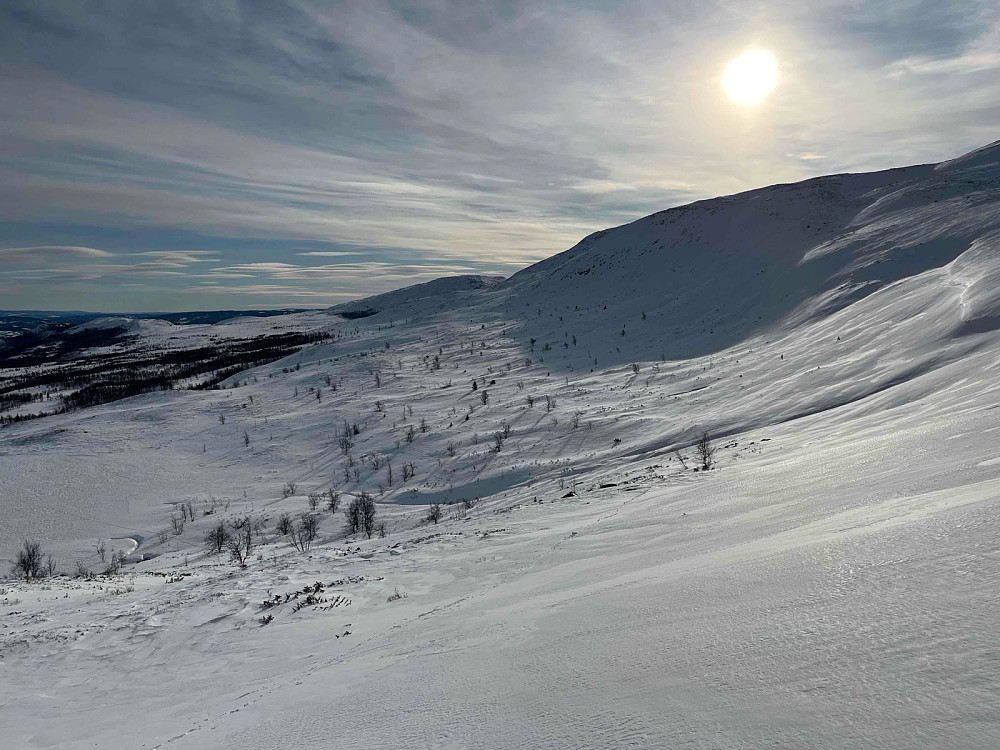 Opp den korte, bratte passasje rett nedenfor Bågåskardet.