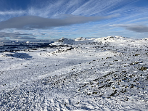 Fra Brennhøa (1244 m) mot Storhøpiggen (1434 m) i nord.