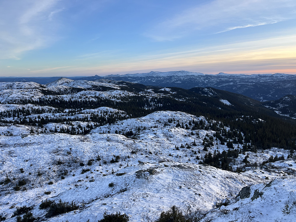 Utsikt Jordesmyrnatten (1135 m) mot Norefjell i syd.
