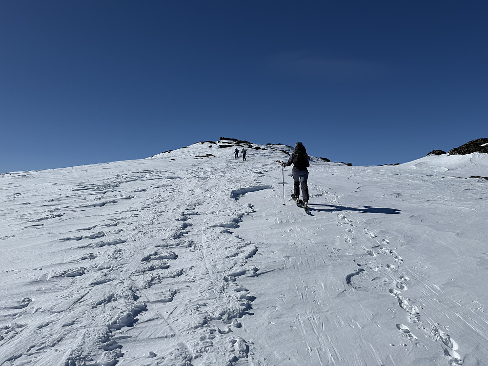 På toppen av Rasletinden (2105 m).