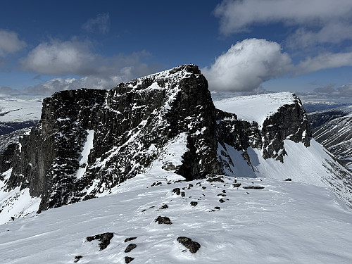 Fra Storgrovtinden (2229 m) mot Bakarste Storgrovhøe (2259 m) og Fremste Storgrovhøe (2253 m).