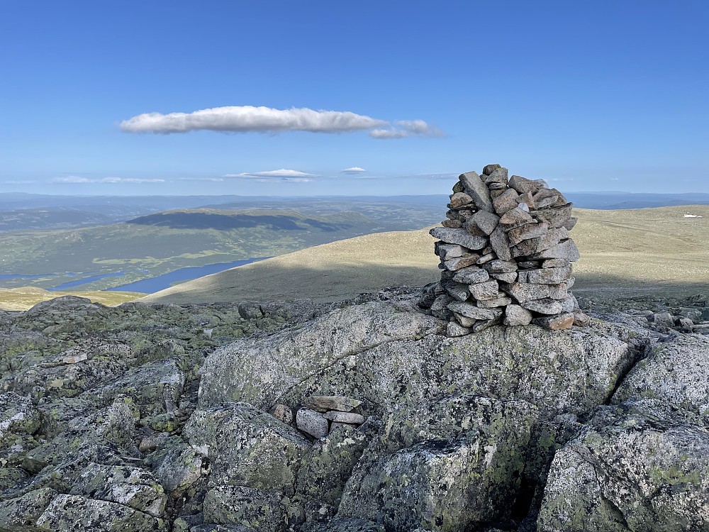 På toppen av Gråskarvet (1731 m).