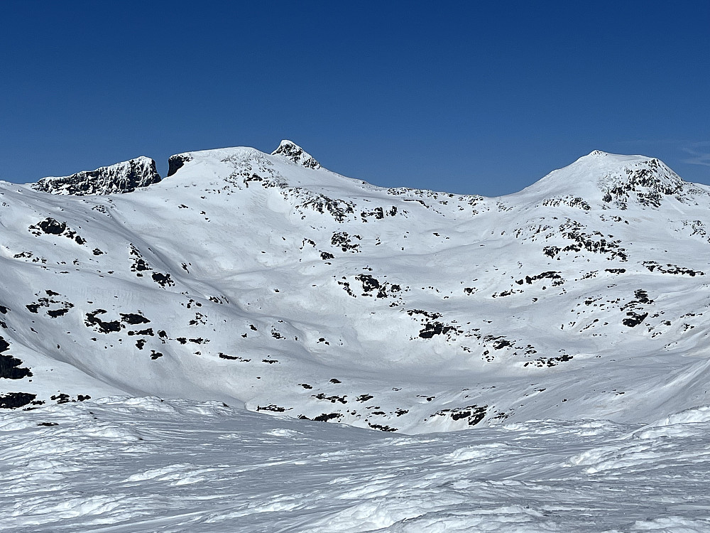 Fra Raudenibba (1661 m) mot Hjelledalstinden (1989 m).