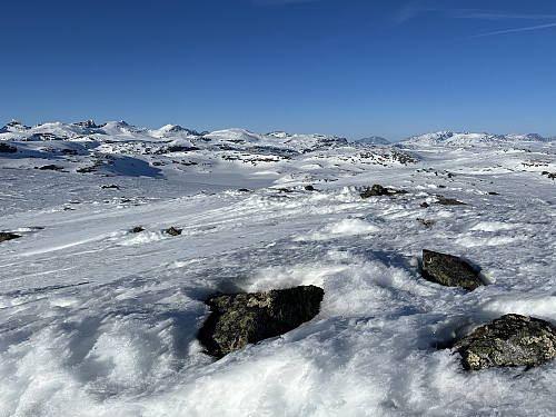 Utsik mot nordøst fra Søre-Knipen (1551 m).