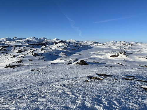 Utsikt mot nordøst fra Vetle-Knipen (1470 m).
