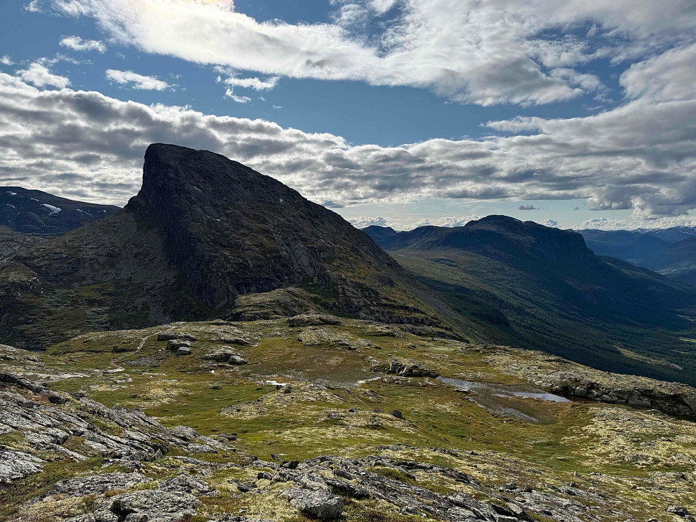 Fra Veslehorn (1300 m) mot Storehorn (1482 m).