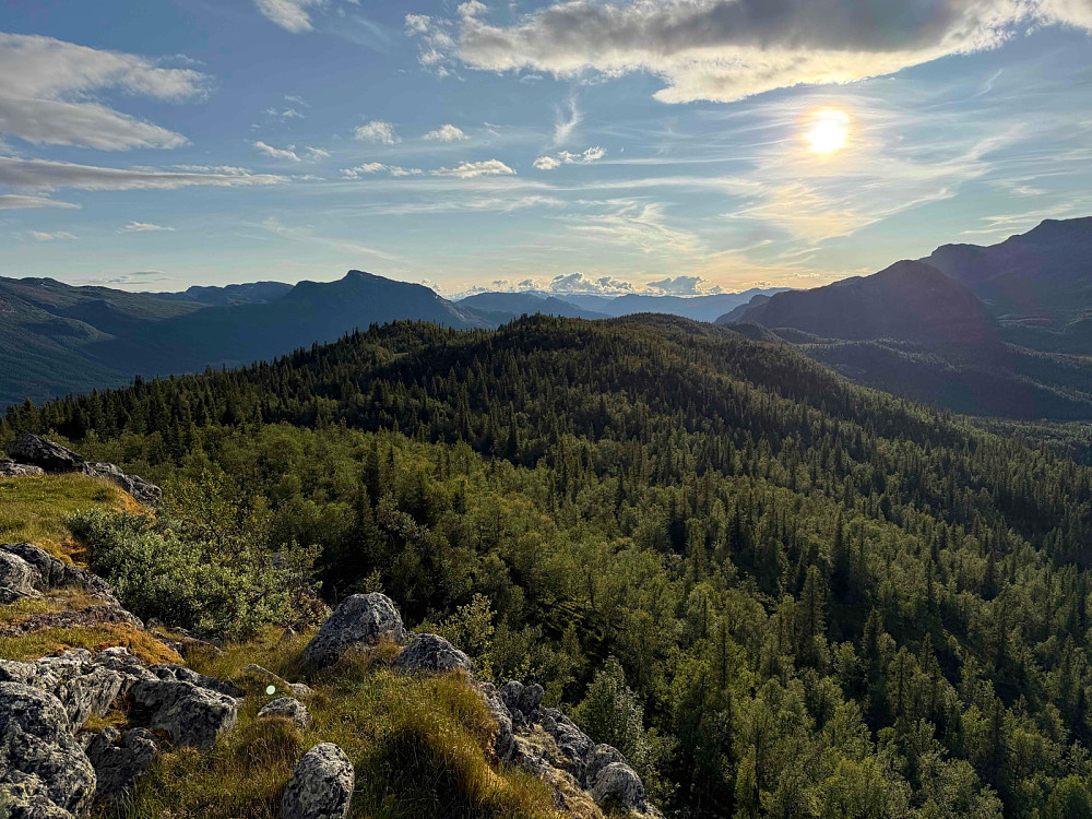 Utsikt mot vest fra Storhovda (1075 m).