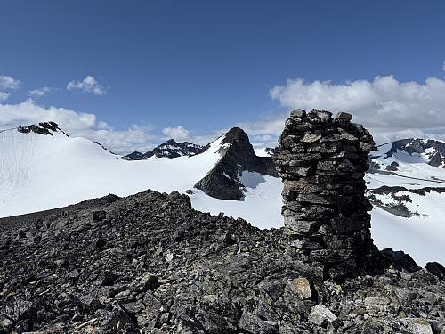 På toppen av Nørdre Styggehøbreatinden (2168 m).