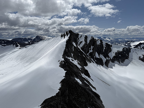 Fra Store Veotinden (2240 m) mot Søre Veotinden (2267 m).