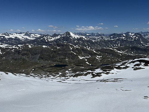 Utsikt fra Søre Sagi (2040 m) mot nord.