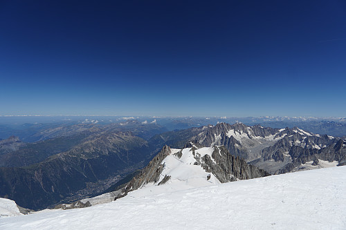 Utsikt fra toppen mot Aiguille du midi