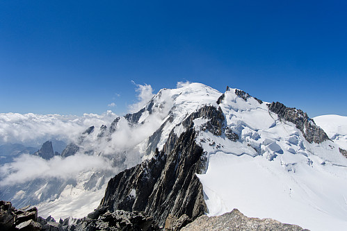 Utsikt mot Mont Maudit. Mont Blanc i bakgrunnen