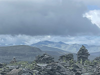 På toppen Storronden  og Rondeslottet i bakgrunnen.