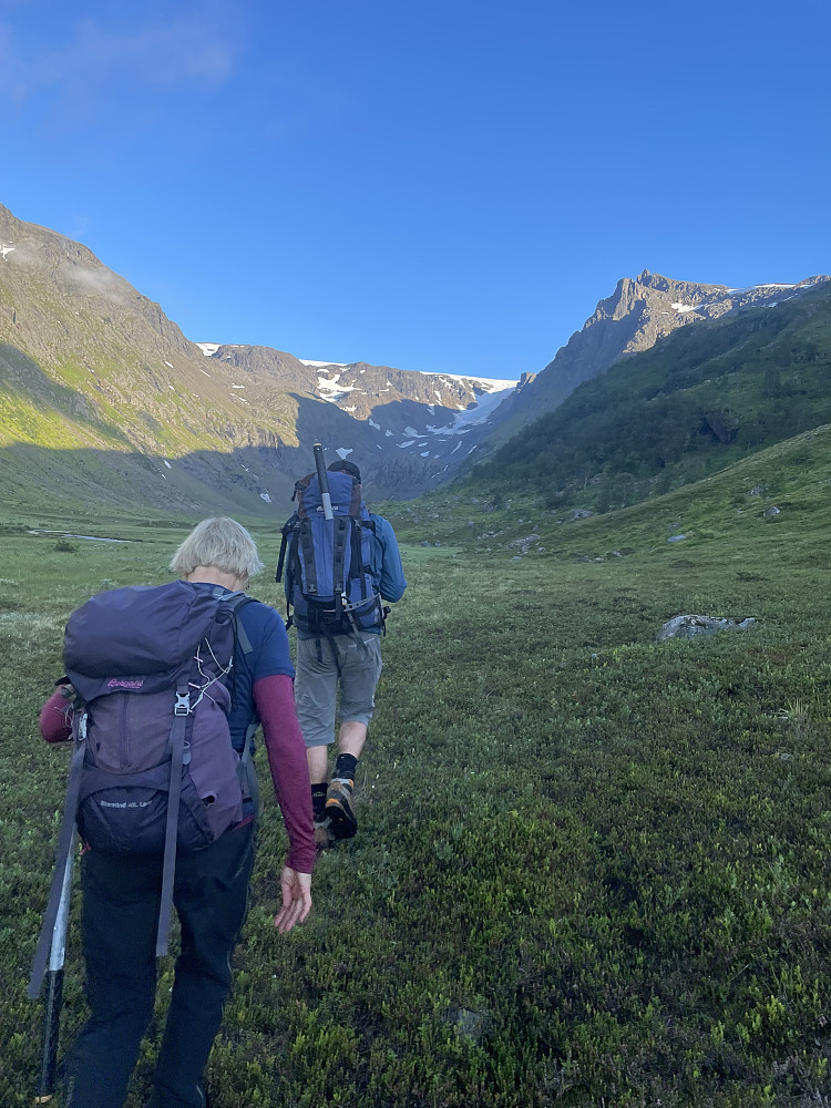 På vei oppmot breen