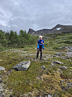 På tur ned. Toppen i bakgrunnen