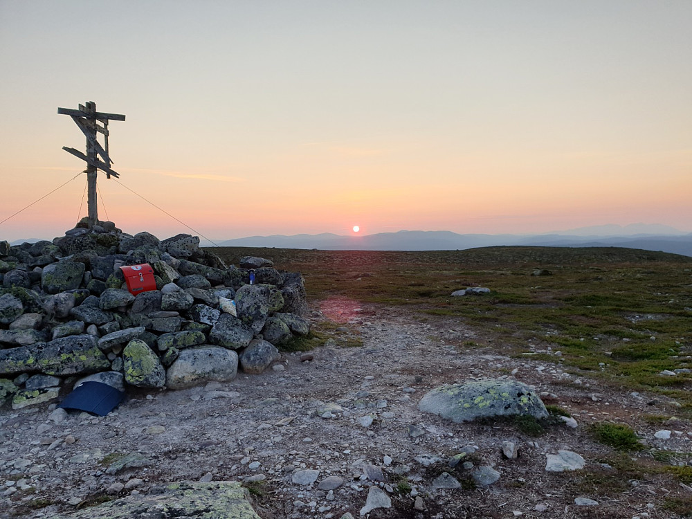 Så går turen til toppunktet! Venter en stund med håp om at månen skal dukke opp, men gir opp