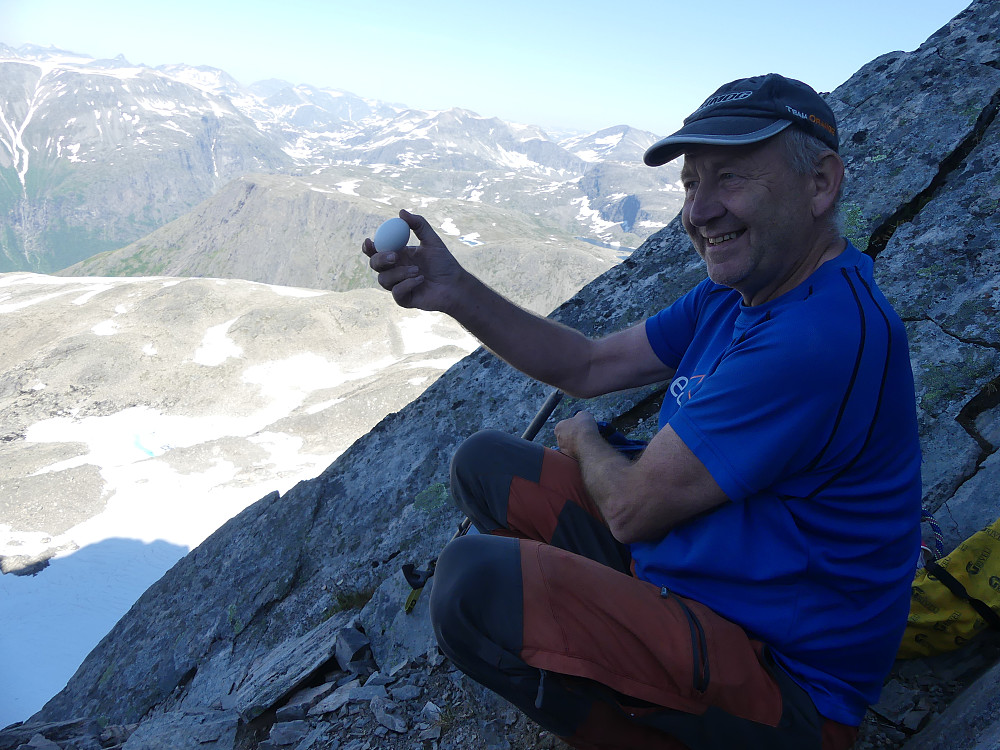 Og Arne tryllet fram (la?) egg til maten