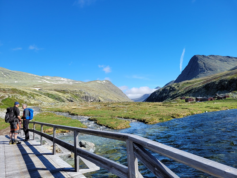 Vi er i farta, og jeg lurer og om Rondvassbu blir nådd etter hele runden, eller om returen kommer "for tidlig". 