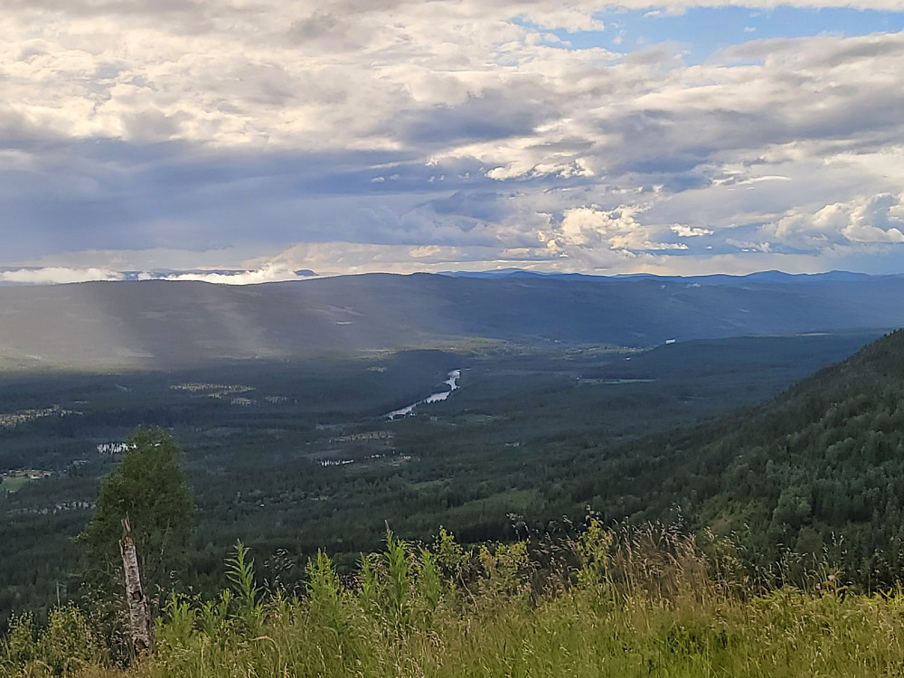 Regnbyger og sol over Desetgrenda