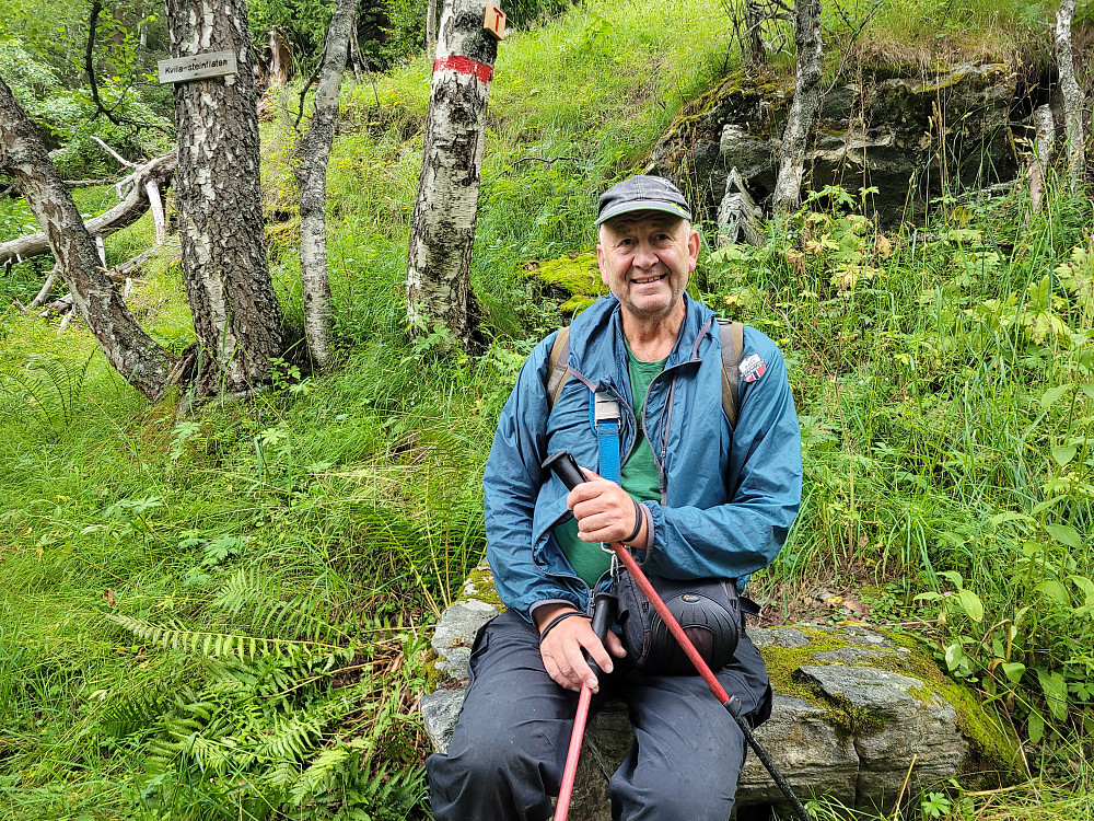 Det var godt å finne et kvilested etter mange høydemeter gjennom skogen