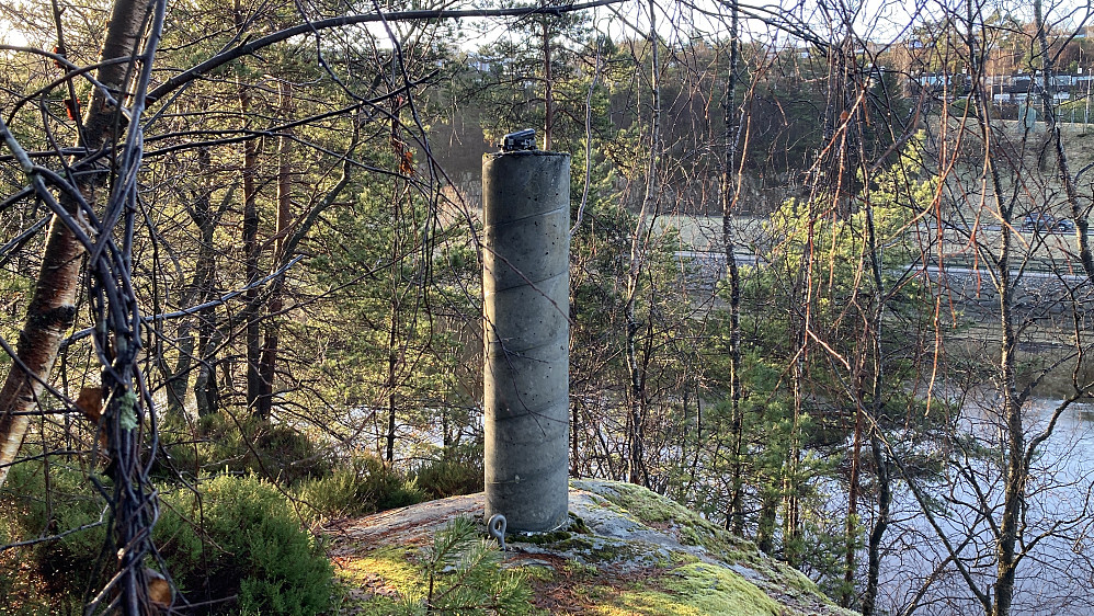 Søylen SV for Skitnakastet i Sælenvannet