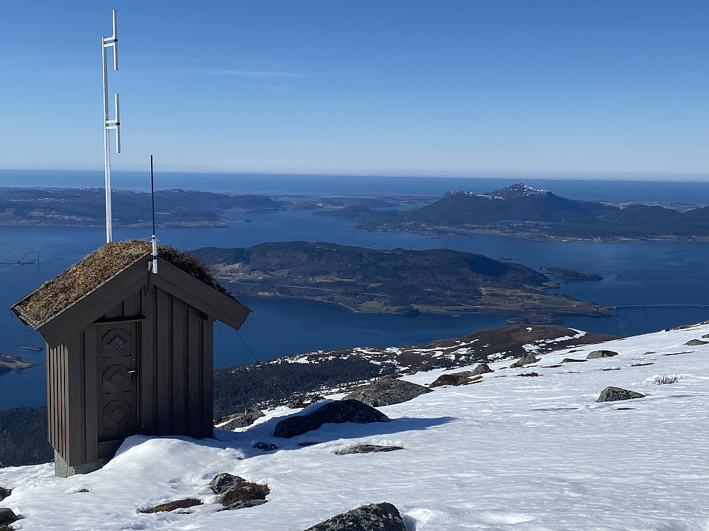 Utsikt mot Bergsøya, Freikollen lengst bak