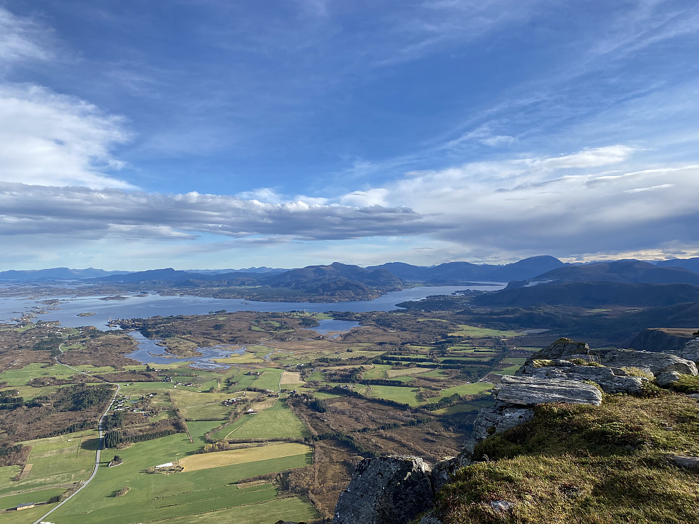 Fra Stemshesten. Utsikt mot Averøya