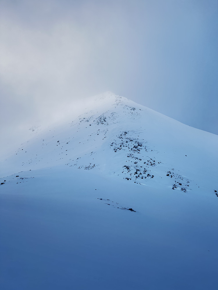 Utsikt mot ryggen til Snøtinden