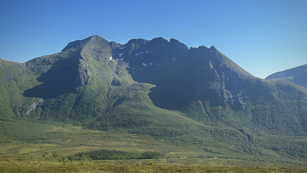 Tilbakeblikk mot tussene fra Seterfjellet