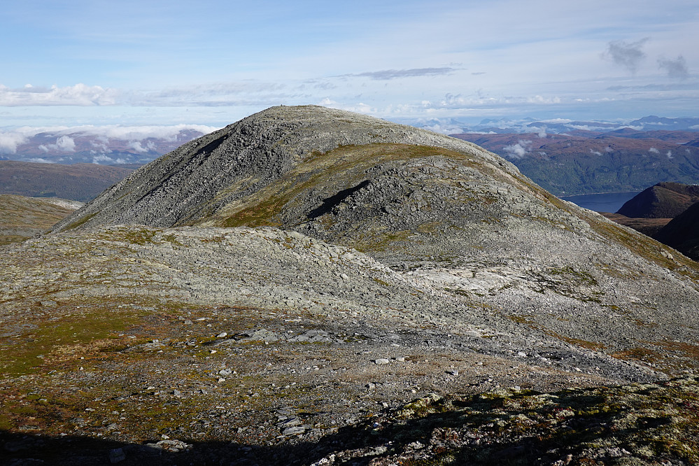 Mot Dølmørhaugen, dagens andre topp.