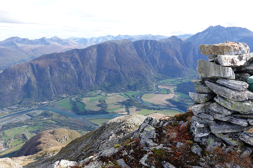 Romsdalseggen sett fra Setnesfjellet.