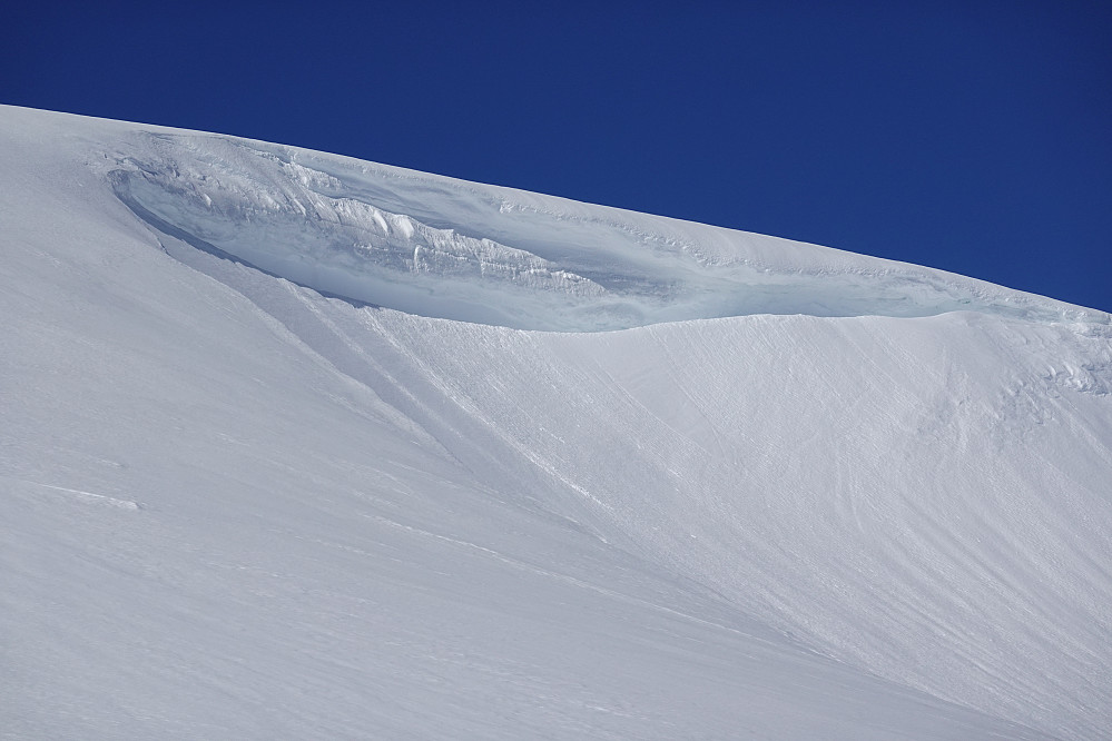 Oppunder Gravfjellet. Her vil det nok rase etterhvert.