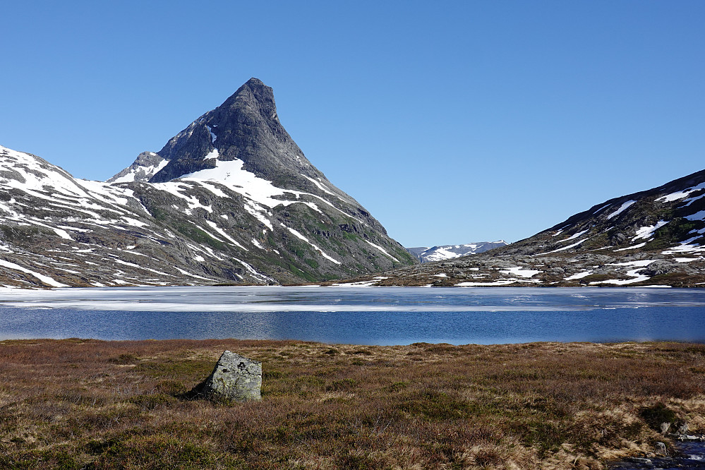 Mot Bispen og Kongen. Ikke all verdens skiføre akkurat her.