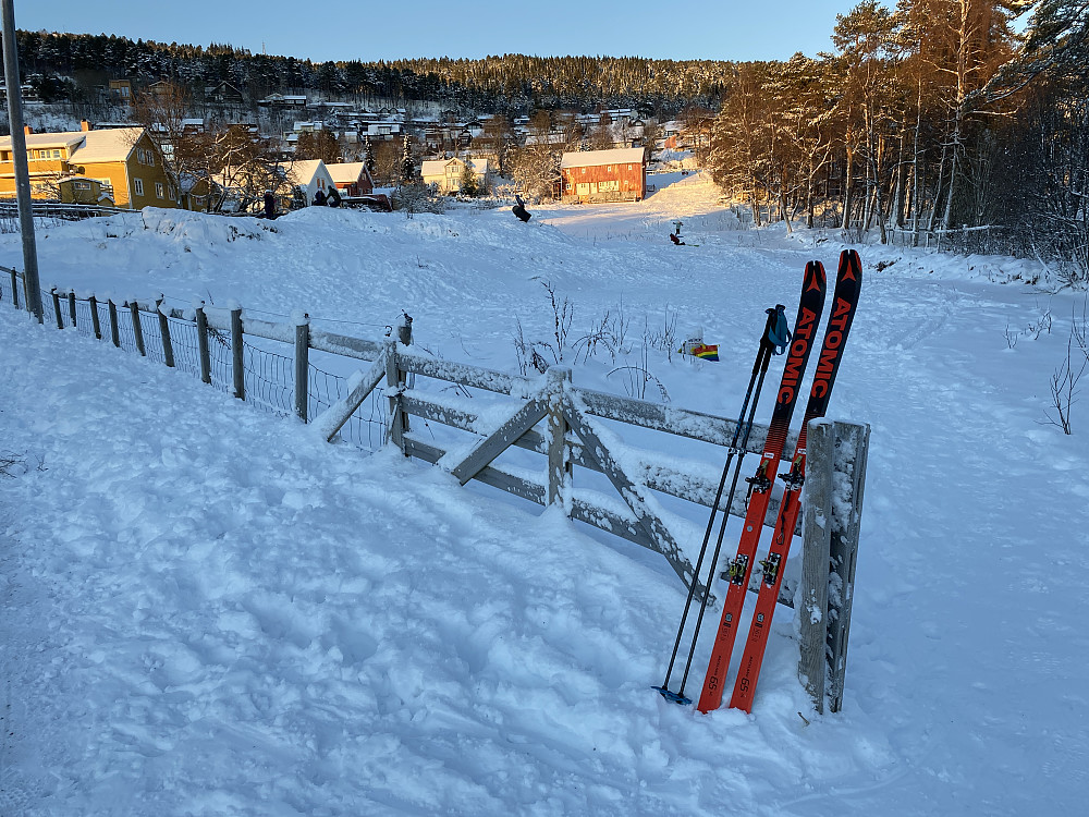 Ikke hverdagskost å renne på ski hele veien ned til Moldeliveien. Et par "kritiske" passasjer for å komme seg til Holmarka uten å ta av seg skia.