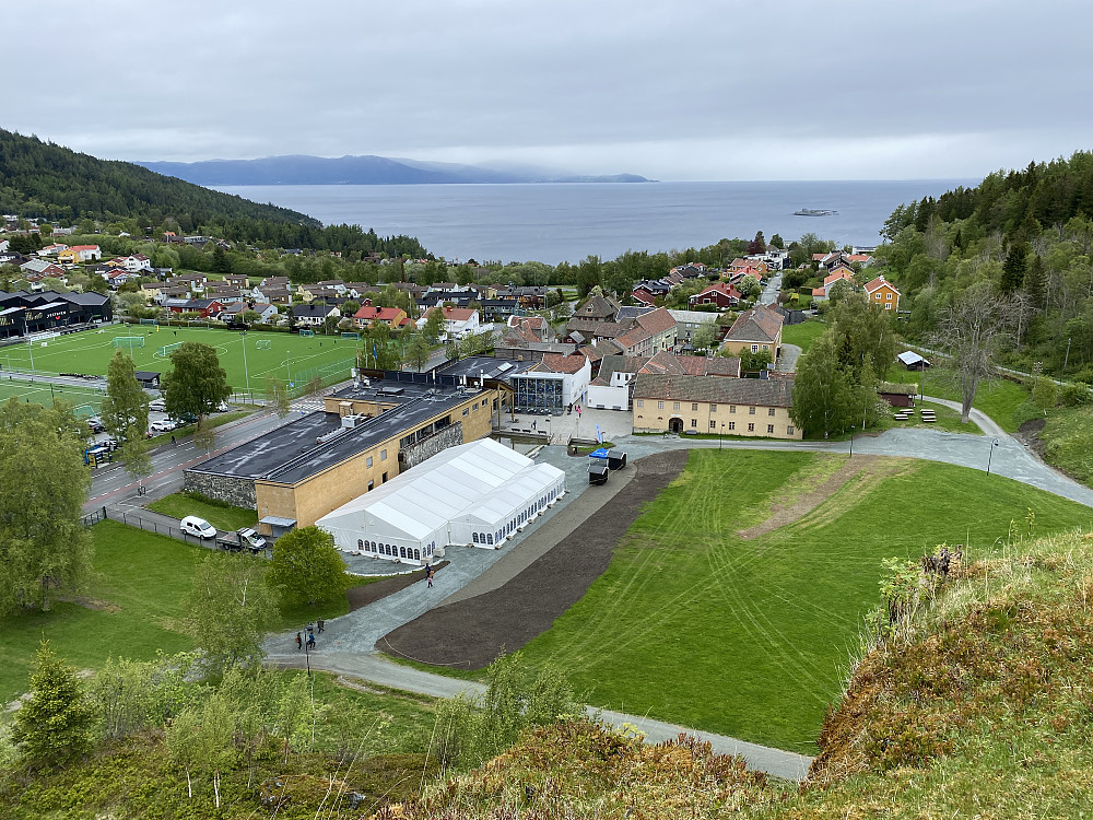 Utsikten fra Sverresborg-toppen mot museet.