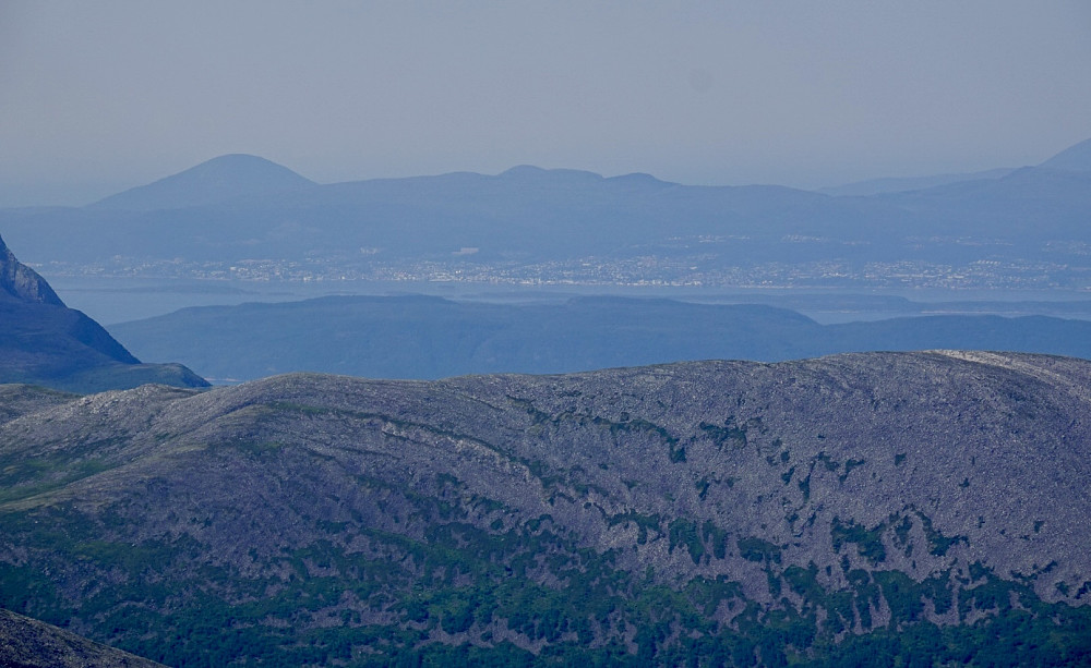 Molde lett synlig tross varmedis.