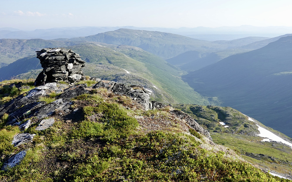 Første panoramatopp: Trollhøtta NV tilbake mot dalen turen startet fra.