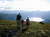 Ned fra Årheimsfjellet mot Årheimssætra. Nydelig utsyn over Indre Nordfjord.