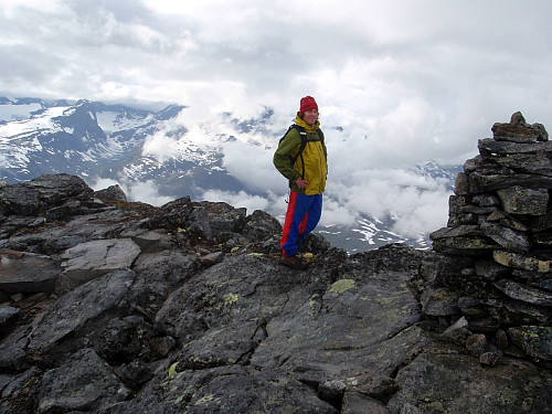 En opptur å få litt utsikt på Stølsnostind. Hurrungane i bakgrunnen.