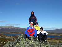 Meg, Jonas, Erik og Synne i bakkene opp mot Skogshorn.