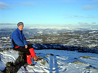 Pappa på Tollefsrudfjell med Vassdalsfjella i bakgrunnen.
