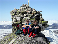 Meg og Fredrik ved toppvarden på Bosnuten.