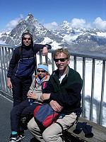 På utsiktsplattformen på Klein Matterhorn med Matterhorn bak.