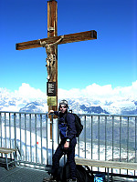 Meg ved krusifikset på Klein Matterhorn.