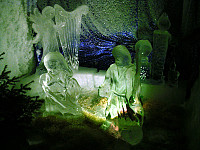 Isskulpturer i bregrotta på Klein Matterhorn.