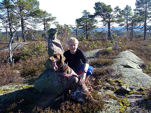 Meg og Frigg på Liers høyeste topp.