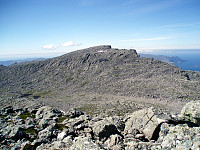 889-toppen på Svartevassegga, høyest på Bremangerlandet, sett fra Hornelen.