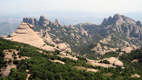 Spesielle fjellformasjoner her i Montserrat.